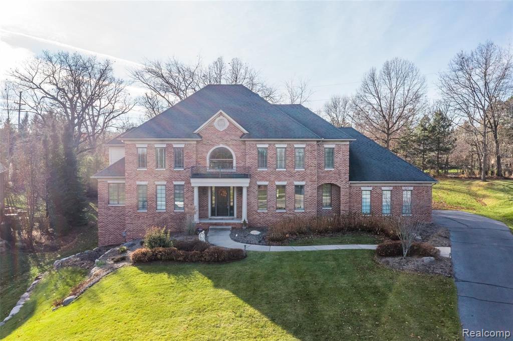 701 Wellington Circle Rochester Hills, MI 48309 - Photo 1 of 54