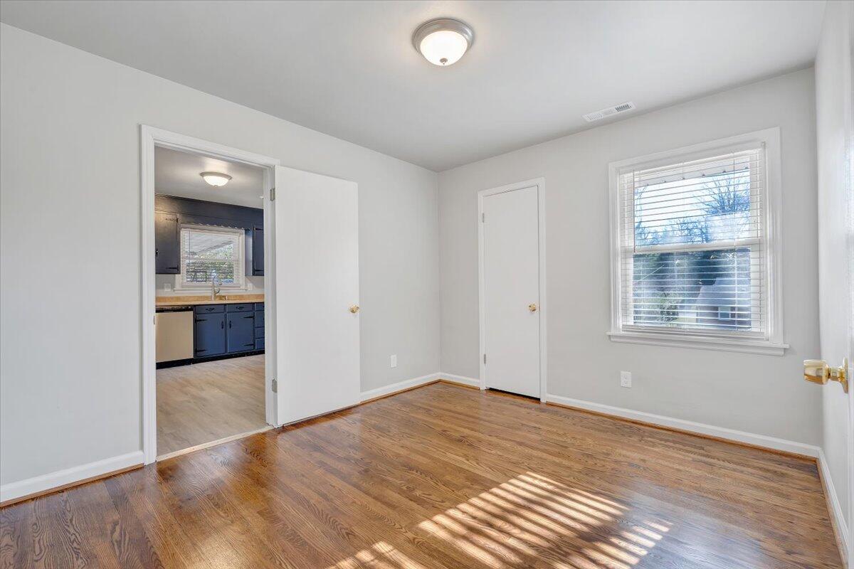 4948 Pomeroy Road Northwest Roanoke, VA 24017 - Photo 11 of 40 11-MIB08044