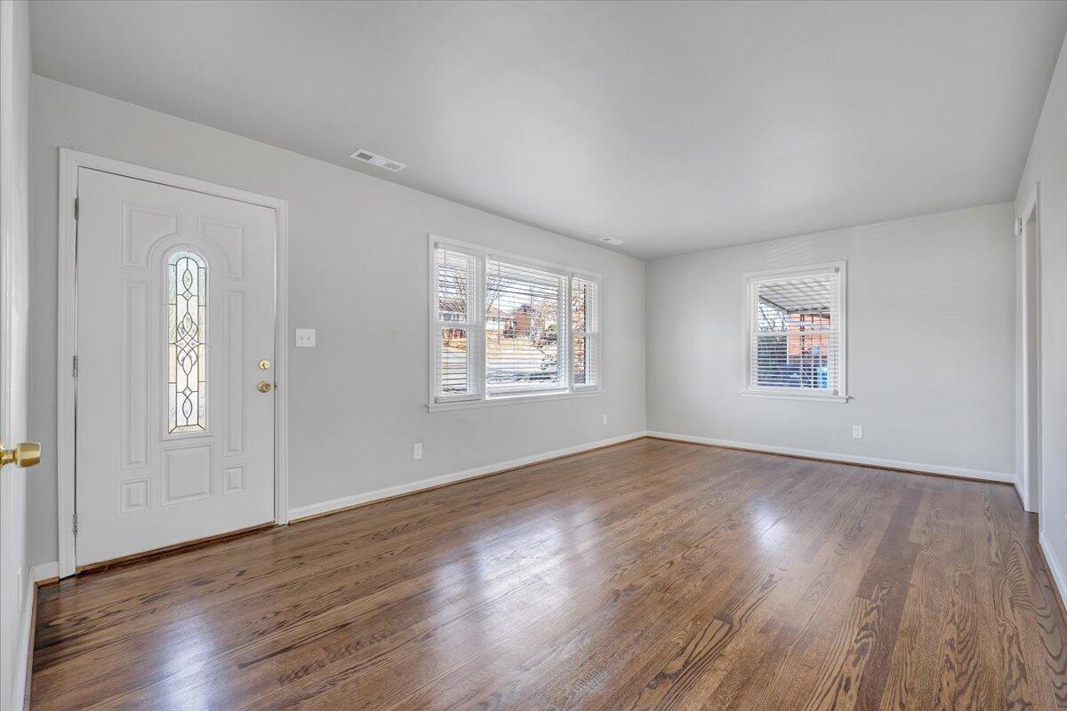 4948 Pomeroy Road Northwest Roanoke, VA 24017 - Photo 3 of 40 03-MIB08020