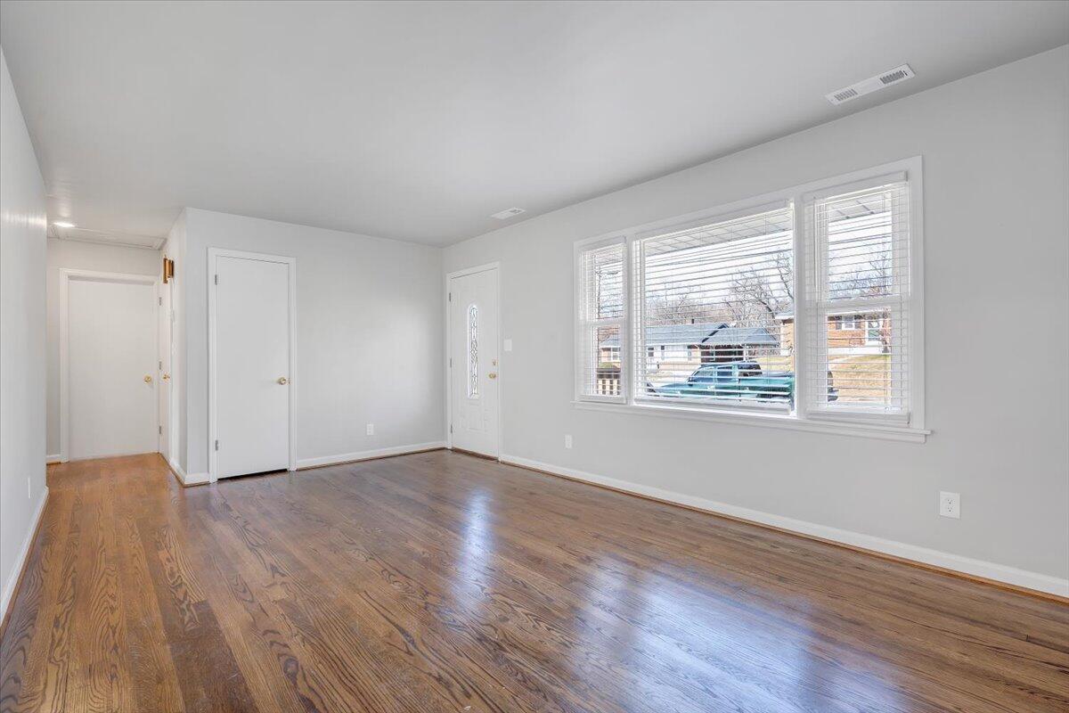 4948 Pomeroy Road Northwest Roanoke, VA 24017 - Photo 5 of 40 05-MIB08026