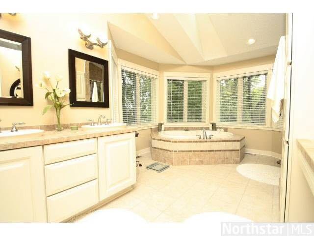 7984 Island Road Eden Prairie, MN 55347 - Photo 4 of 17