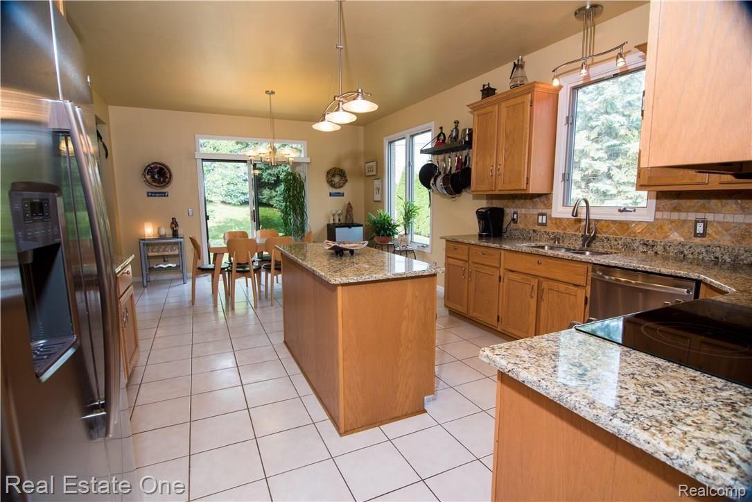 2008 Somerville Road Rochester, MI 48307 - Photo 15 of 24 Huge Kitchen