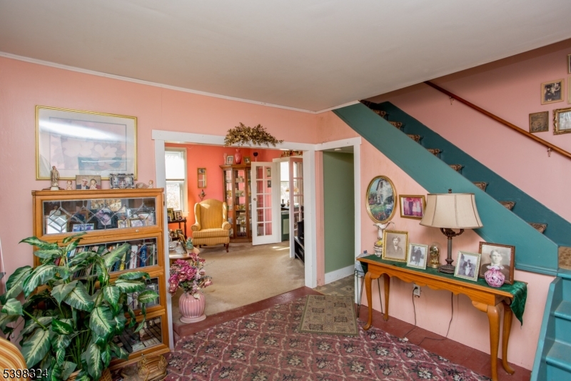47 Hewitt Road Stockton, NJ 08559 - Photo 11 of 31 a living room with furniture and a potted plant