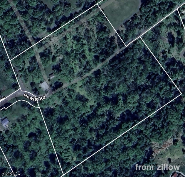 47 Hewitt Road Stockton, NJ 08559 - Photo 2 of 31 a backyard of a house