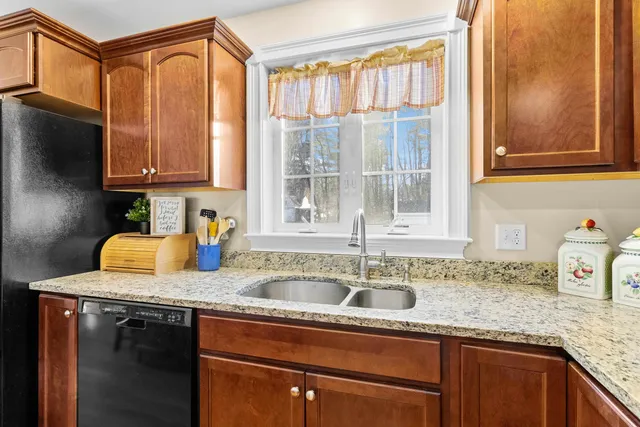 $695,000 | 10 Pacific Drive, Dover, NH 03820