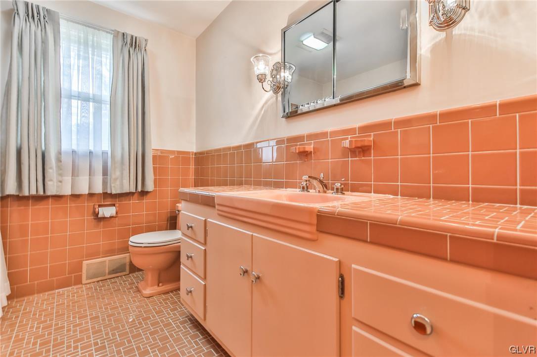 330 Wedgewood Road Bethlehem, PA 18017 - Photo 29 of 47 a bathroom with a sink a toilet and mirror