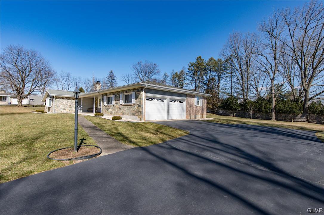 330 Wedgewood Road Bethlehem, PA 18017 - Photo 3 of 47