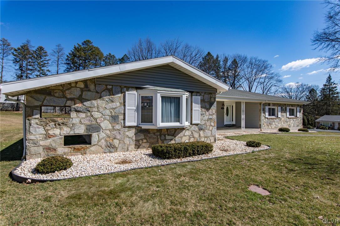 330 Wedgewood Road Bethlehem, PA 18017 - Photo 6 of 47 a front view of a house with garden