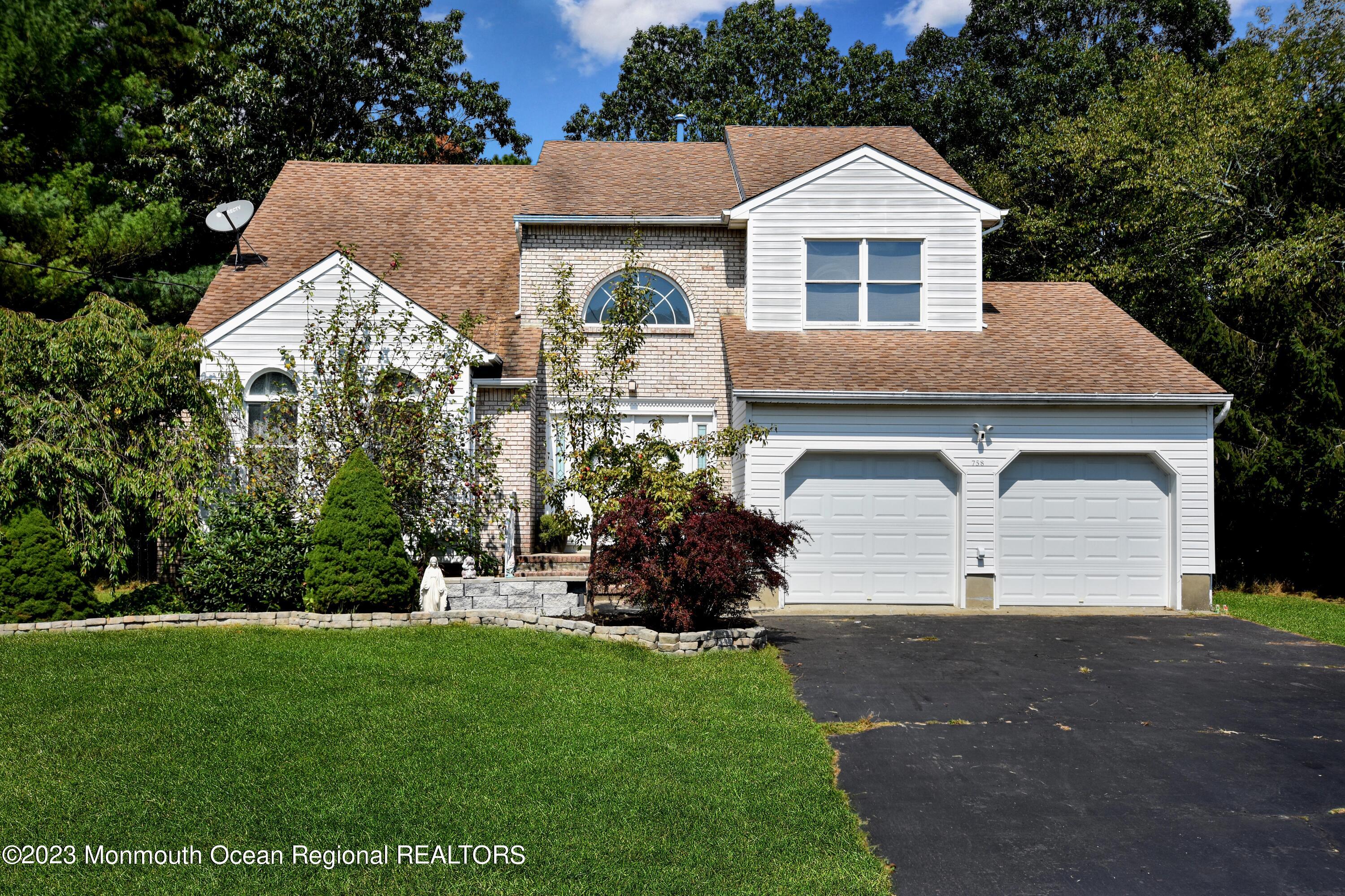 758 Anderson Road Jackson, NJ 08527 - Photo 2 of 35 a front view of house with yard and green space