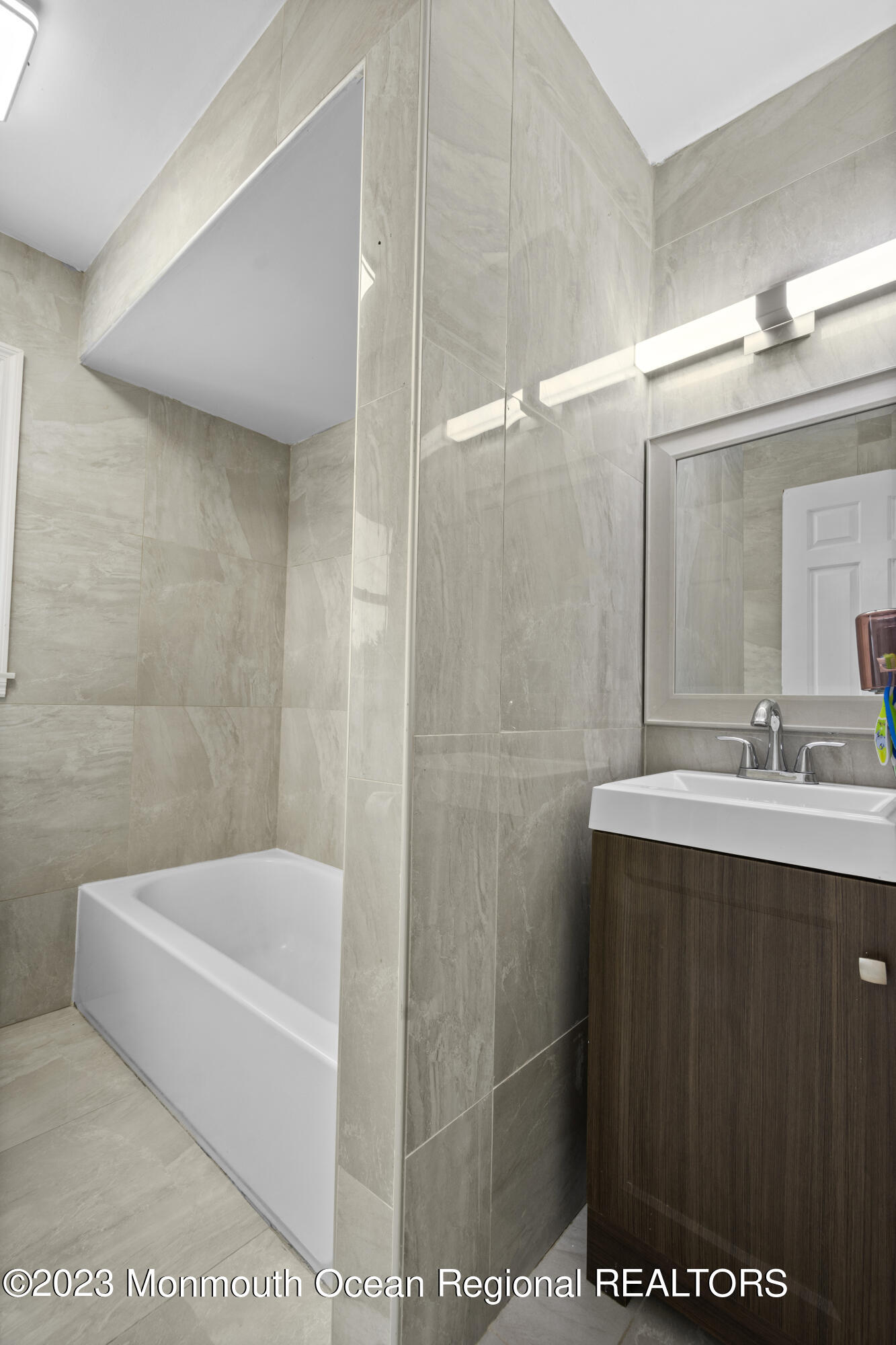 758 Anderson Road Jackson, NJ 08527 - Photo 29 of 35 a bathroom with a sink a mirror and a bathtub
