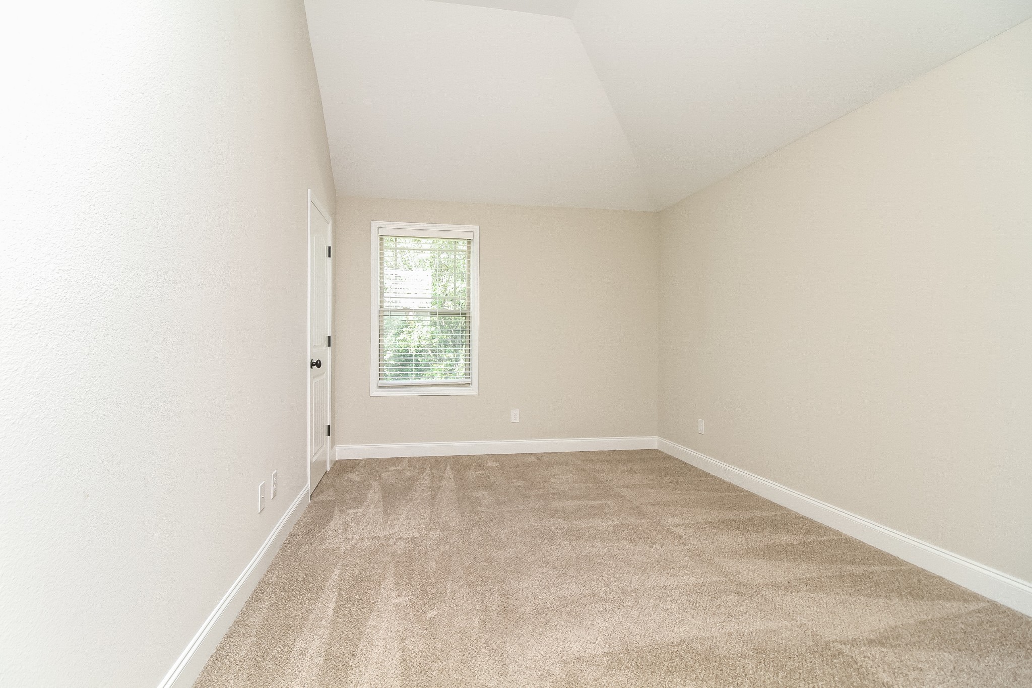1237 Catawba Way Murfreesboro, TN 37130 - Photo 13 of 18 an empty room with a window