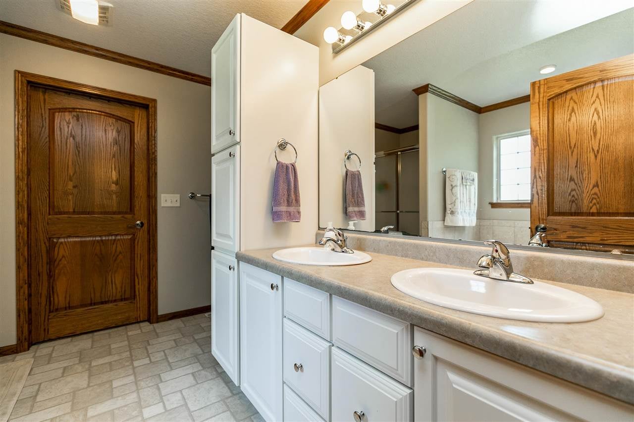 1413 Willow Brook Lane Riverside, IA 52327 - Photo 19 of 50 Gallery Image 19