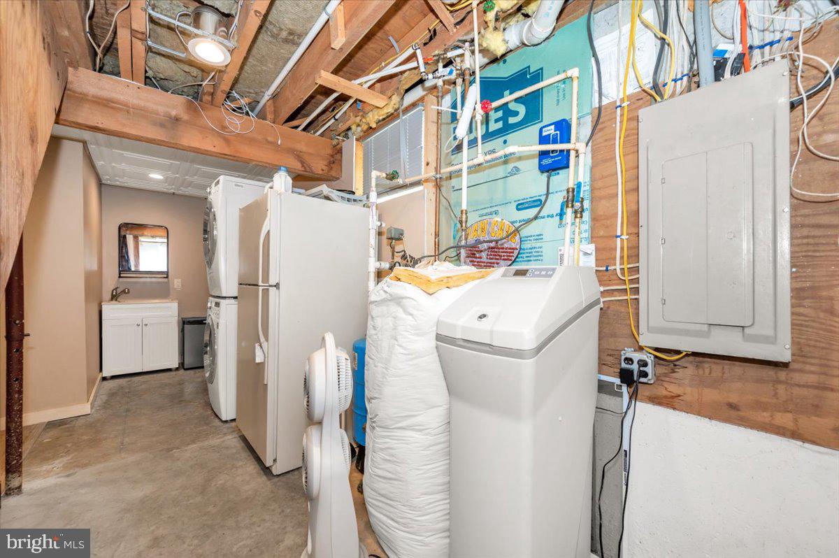 16926 Sprecher Road Sharpsburg, MD 21782 - Photo 40 of 76 Functional utility space with appliances.