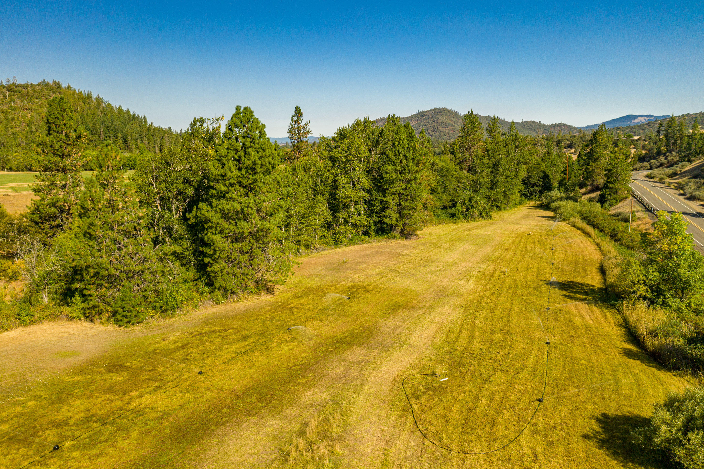 40 Lake Creek Lp Road Eagle Point, OR 97524 - Photo 7 of 70 a view of a yard