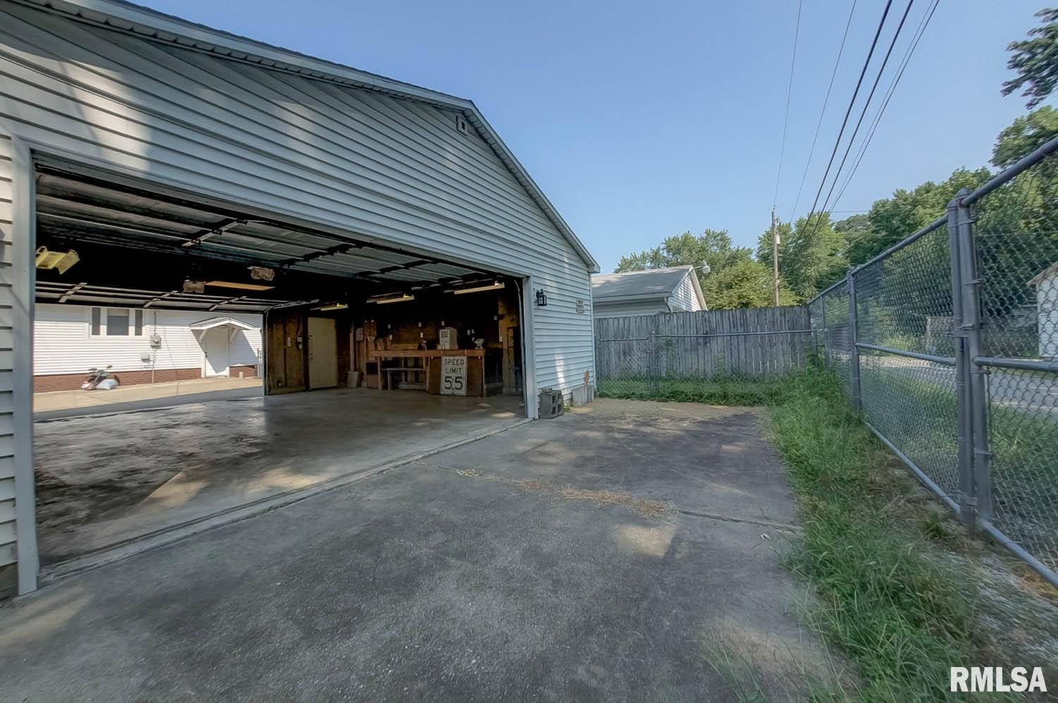 2340 Yale Boulevard Springfield, IL 62703 - Photo 41 of 49