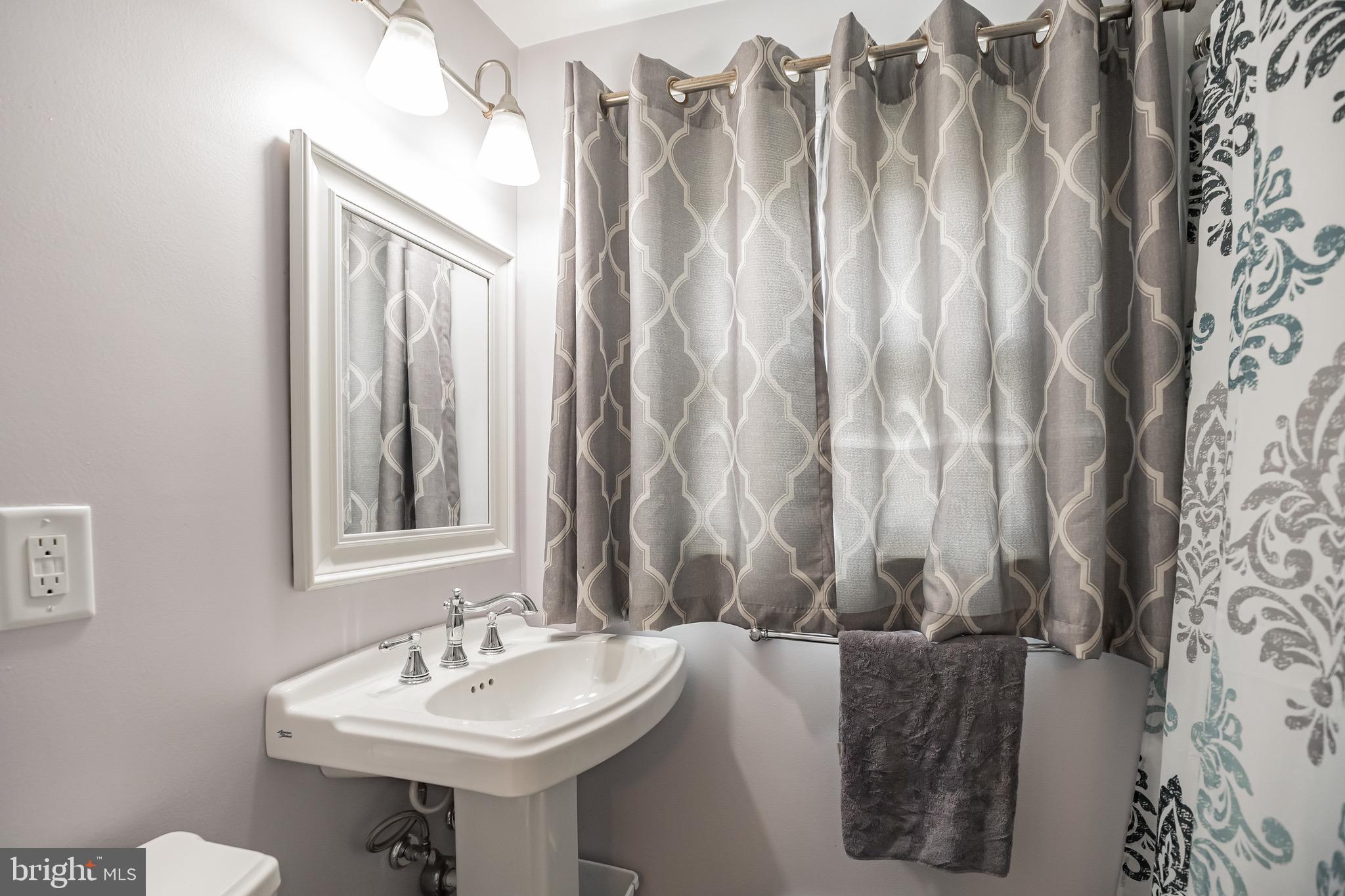 2818 Chase Road Philadelphia, PA 19152 - Photo 14 of 25 Gallery Image 14