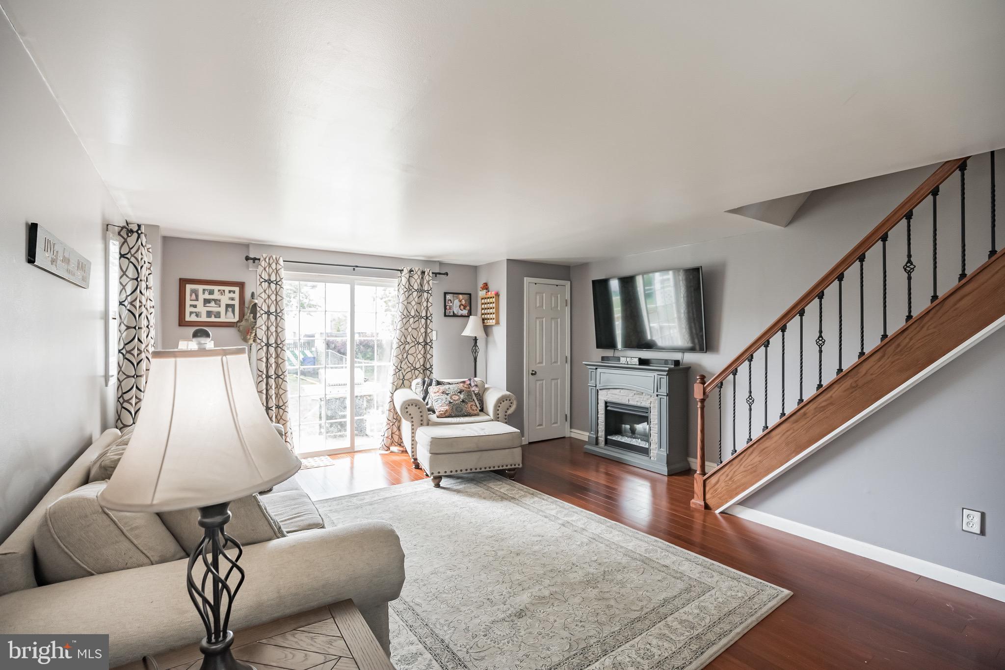 2818 Chase Road Philadelphia, PA 19152 - Photo 2 of 25 Gallery Image 2