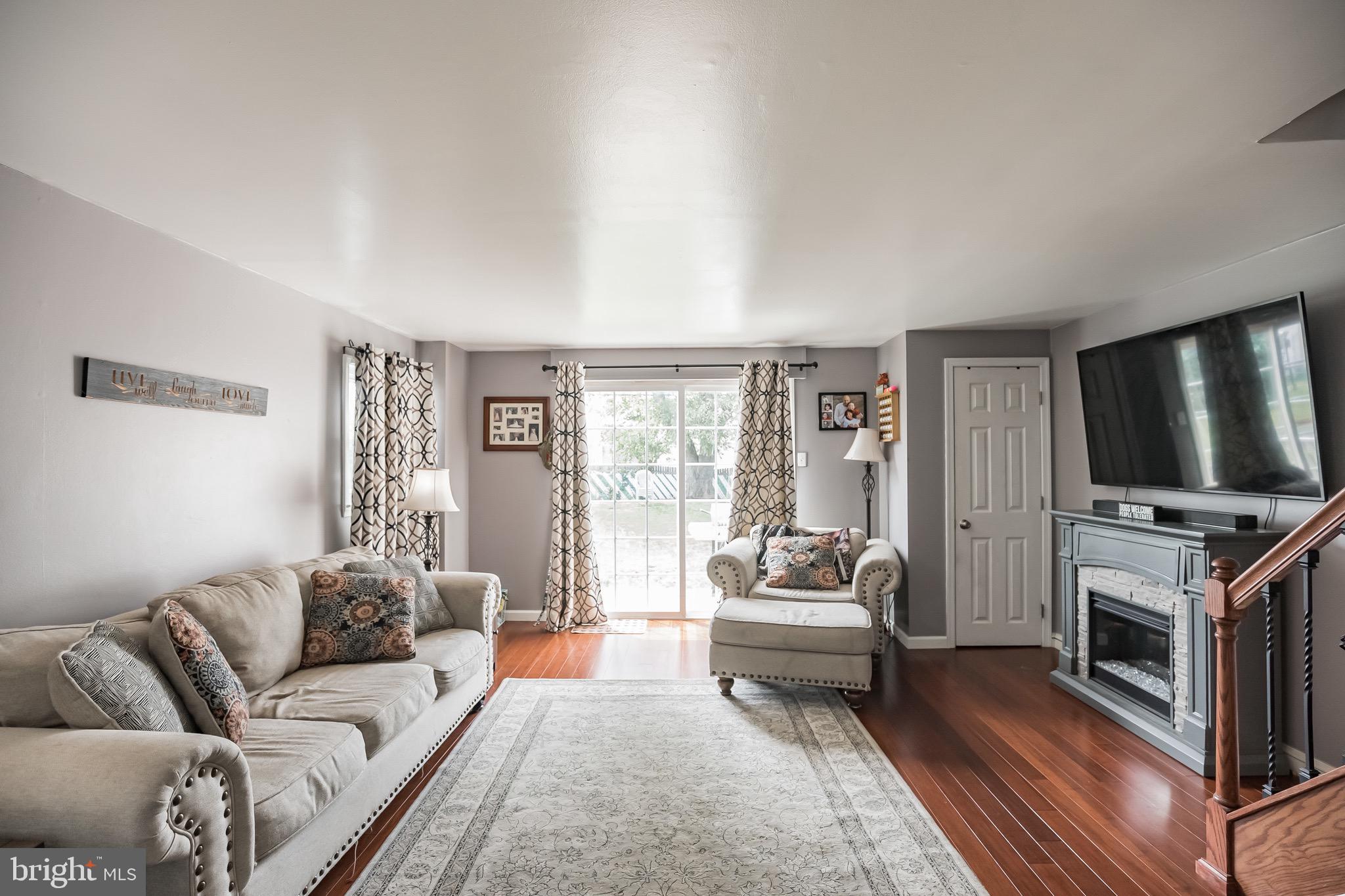 2818 Chase Road Philadelphia, PA 19152 - Photo 3 of 25 Gallery Image 3