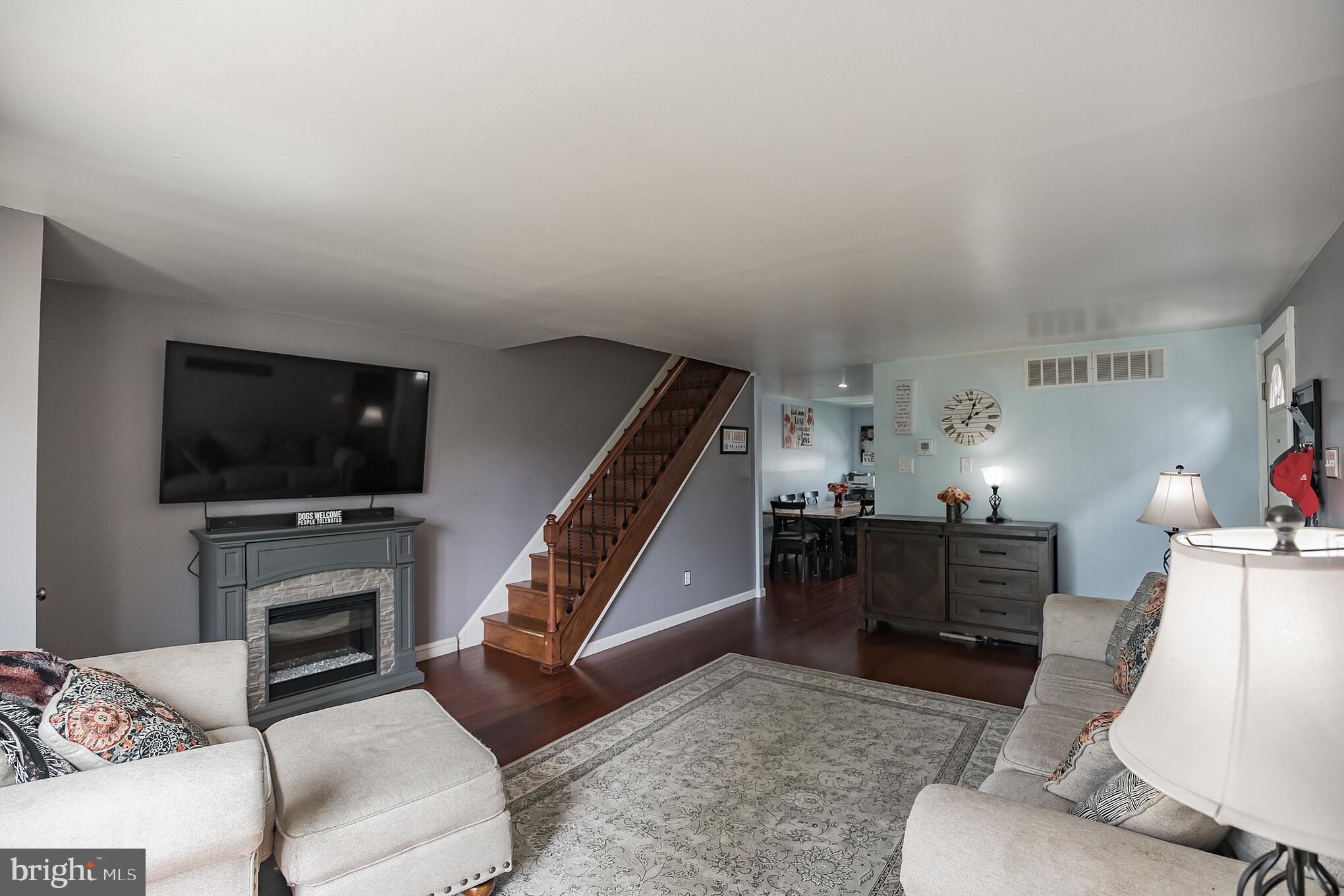 2818 Chase Road Philadelphia, PA 19152 - Photo 4 of 25 Gallery Image 4