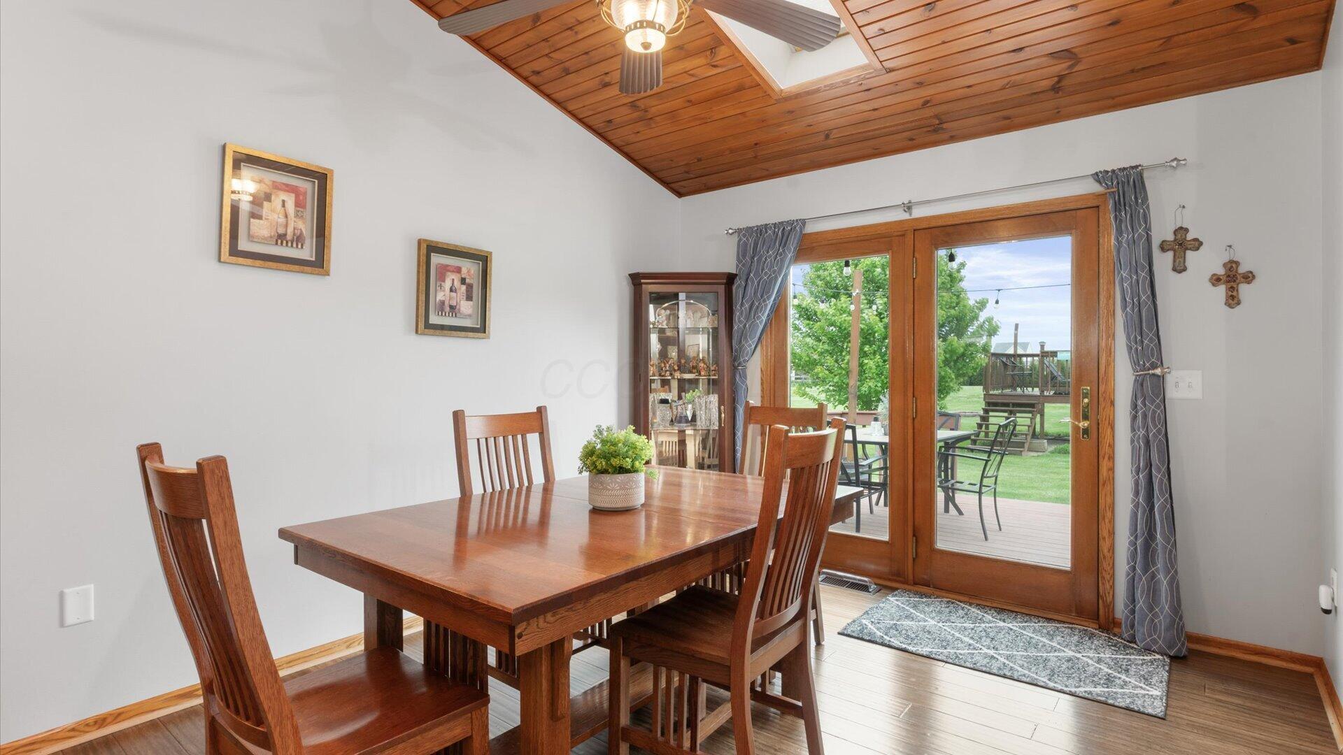 8261 York Road Southwest Pataskala, OH 43062 - Photo 9 of 40