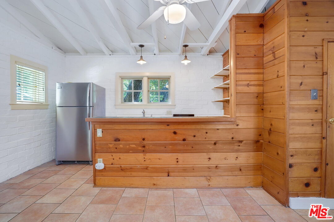 21652 Encina Road Topanga, CA 90290 - Photo 4 of 18