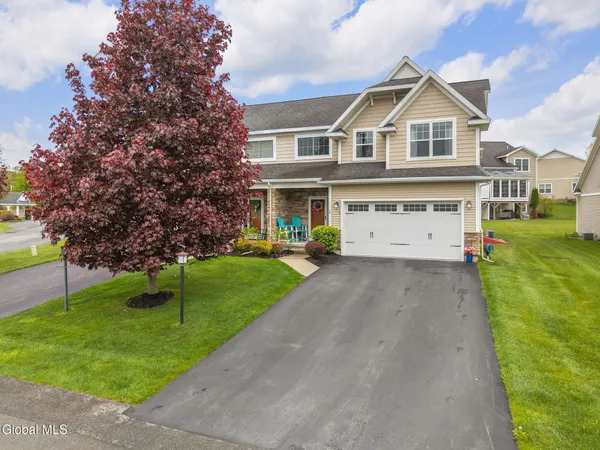 $549,900 | 28 Guiliana Circle, North Greenbush, NY 12180