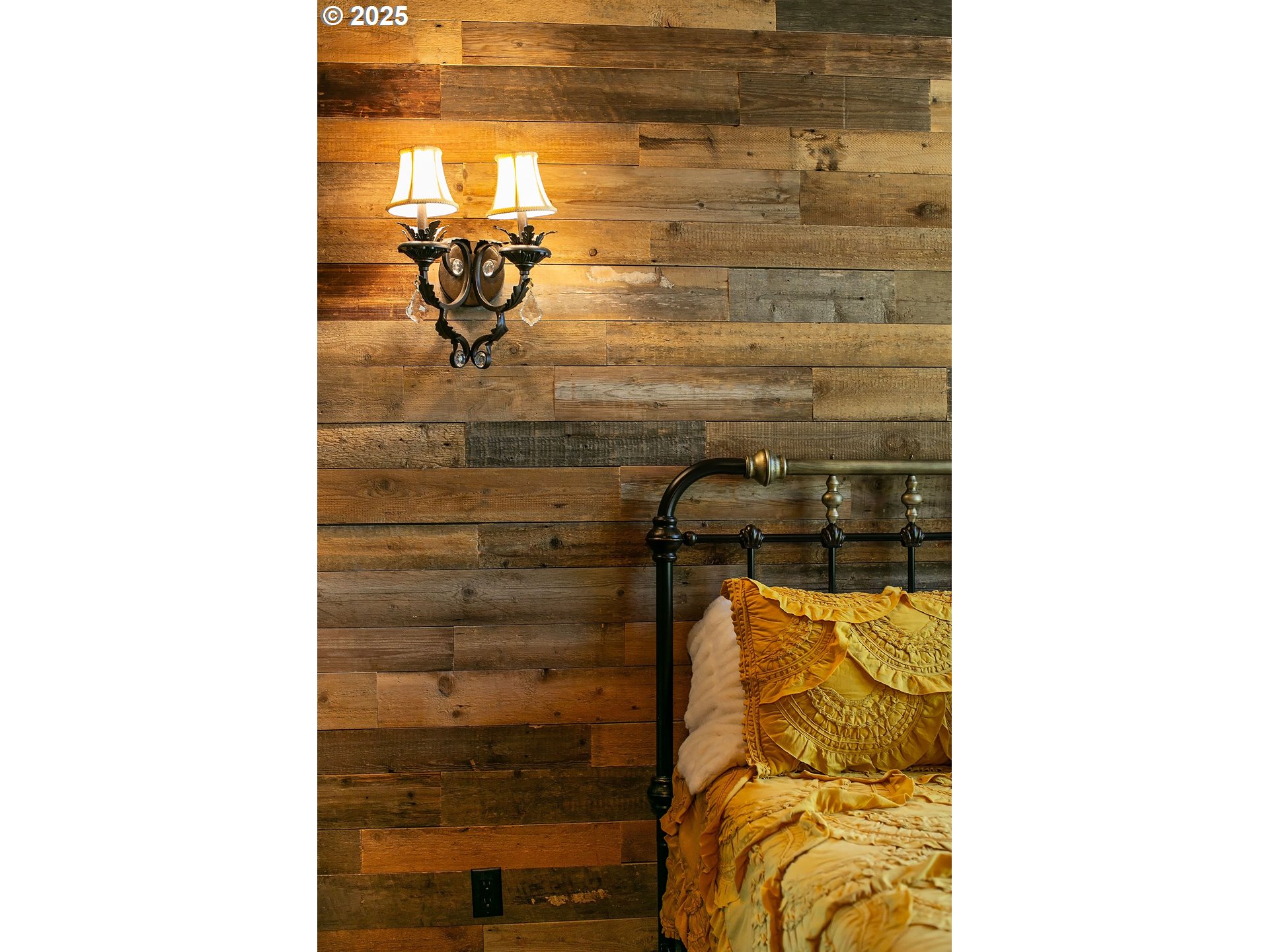 19476 Southwest Century Drive Bend, OR 97702 - Photo 25 of 44 a view of walk in closet