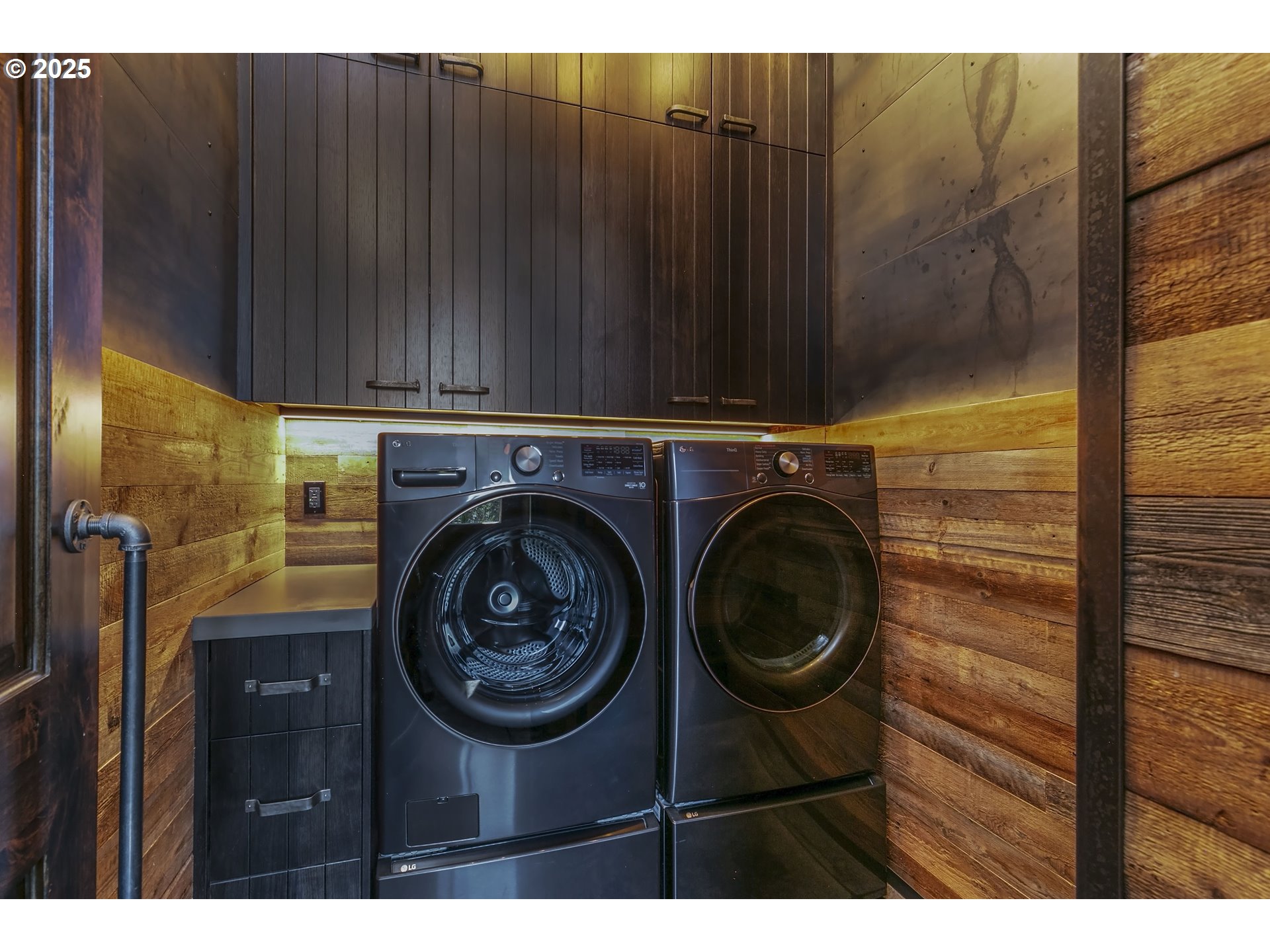 19476 Southwest Century Drive Bend, OR 97702 - Photo 30 of 44 a utility room with dryer and washer