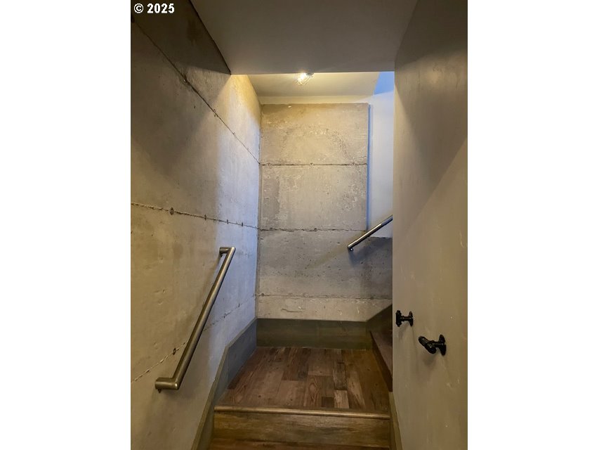 19476 Southwest Century Drive Bend, OR 97702 - Photo 34 of 44 a bathroom with a shower