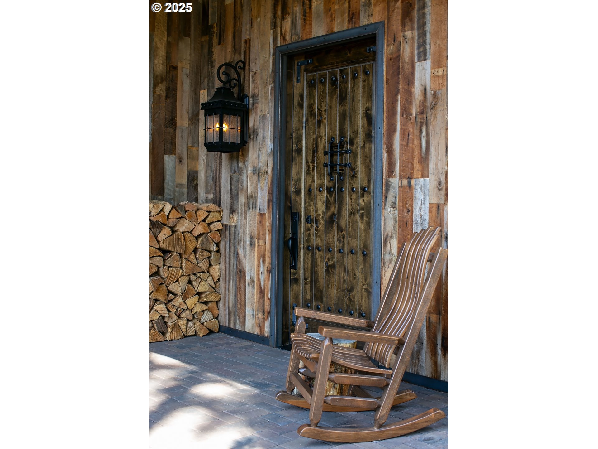 19476 Southwest Century Drive Bend, OR 97702 - Photo 5 of 44 a view of livingroom with entryway