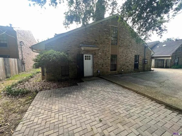 $1,600 | 406 Longwood Court, Baton Rouge, LA 70806