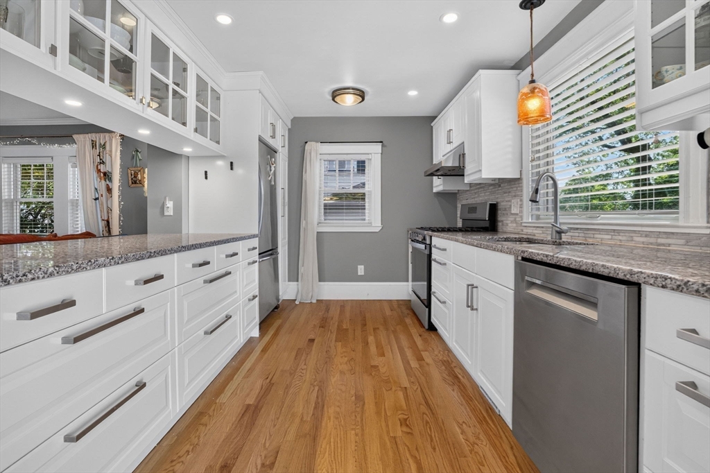 20 Hill Top Road Wellesley, MA 02482 - Photo 5 of 23
