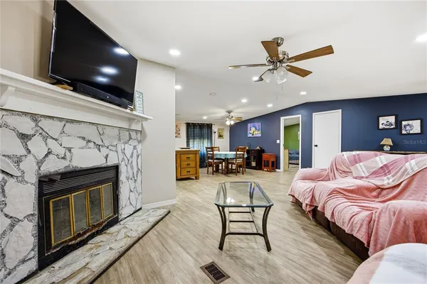 $235,000 | 636 Union Avenue, Interlachen, FL 32148