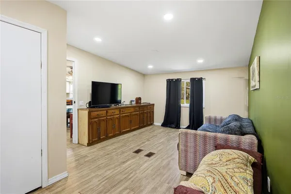 $235,000 | 636 Union Avenue, Interlachen, FL 32148