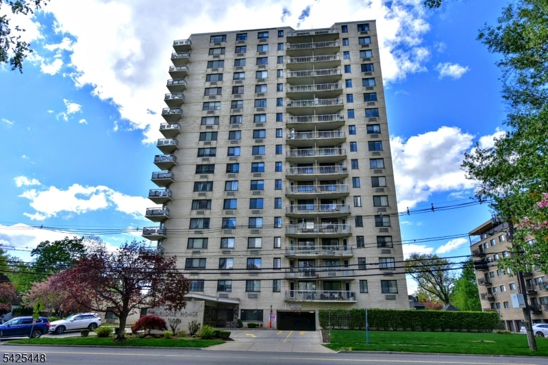 307 Prospect Avenue, Unit 4B Hackensack, NJ 07601 - Photo 4 of 32