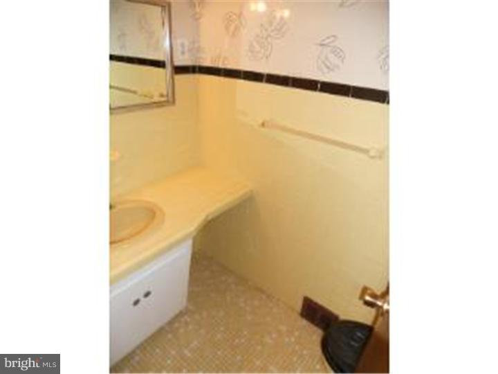 1805 Surrey Road Oreland, PA 19075 - Photo 14 of 21 Bathroom