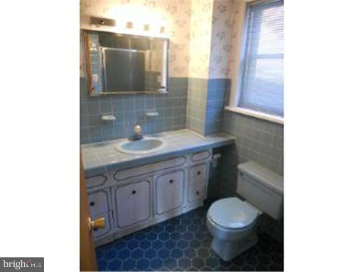 1805 Surrey Road Oreland, PA 19075 - Photo 16 of 21 Bathroom