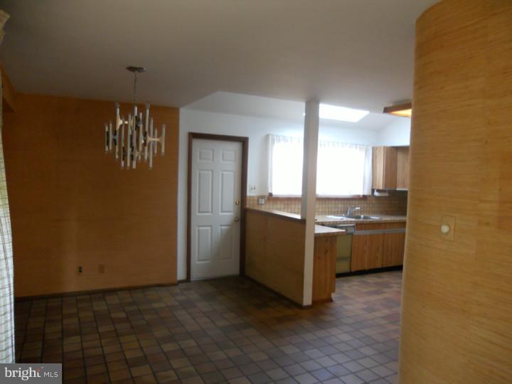 1805 Surrey Road Oreland, PA 19075 - Photo 8 of 21 Kitchen
