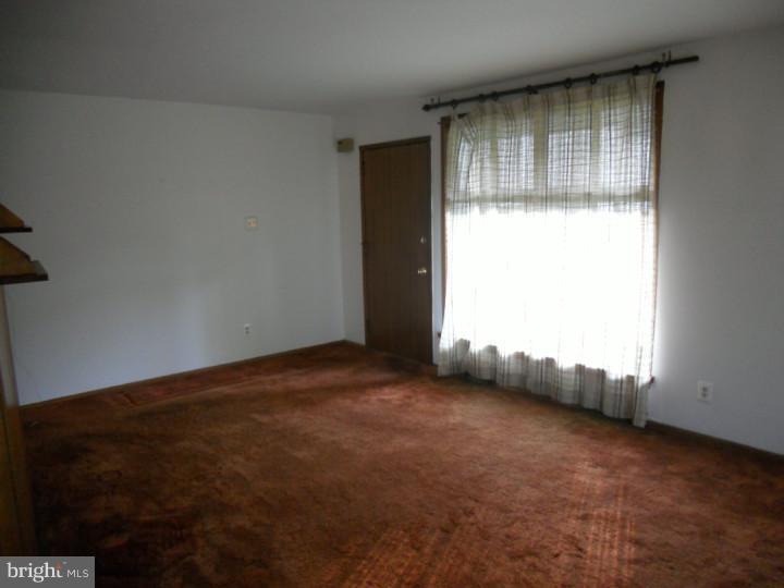 1805 Surrey Road Oreland, PA 19075 - Photo 9 of 21 Living Room
