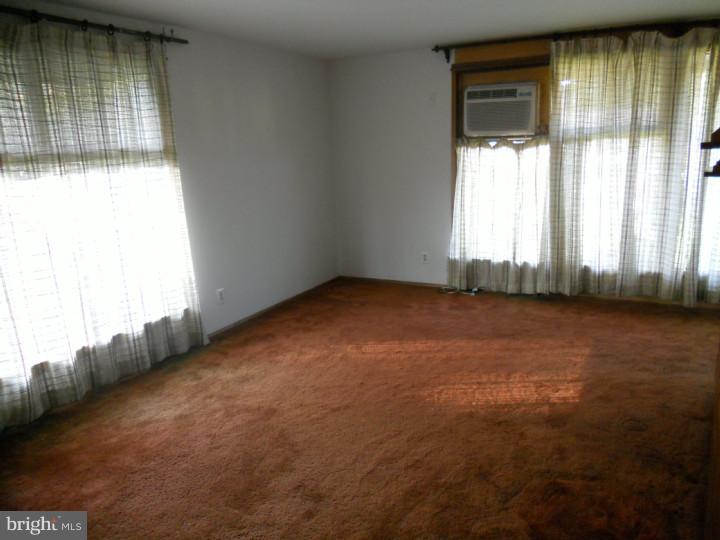 1805 Surrey Road Oreland, PA 19075 - Photo 10 of 21 Living Room