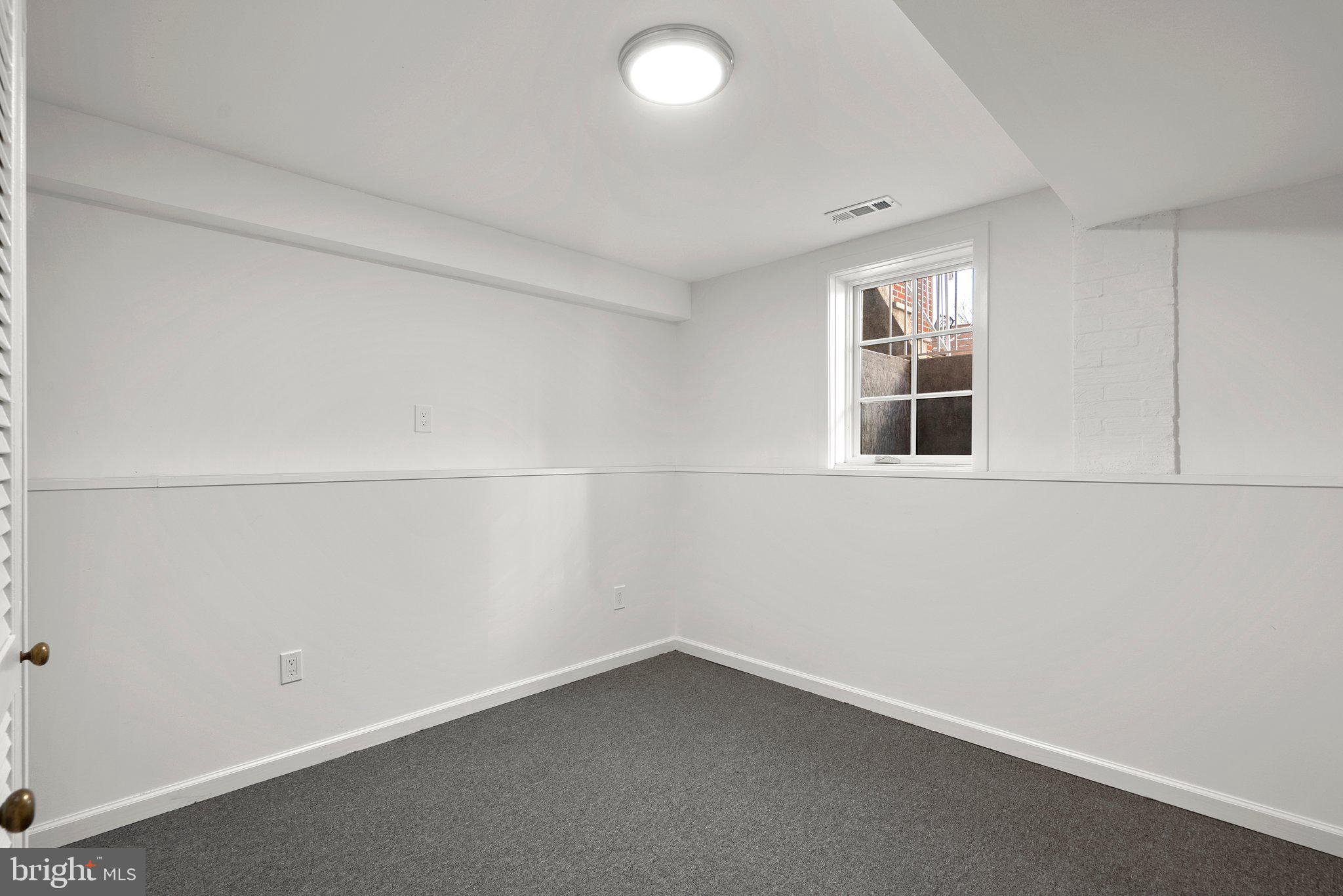 13131 Holdridge Road Silver Spring, MD 20906 - Photo 34 of 41 an empty room with a window