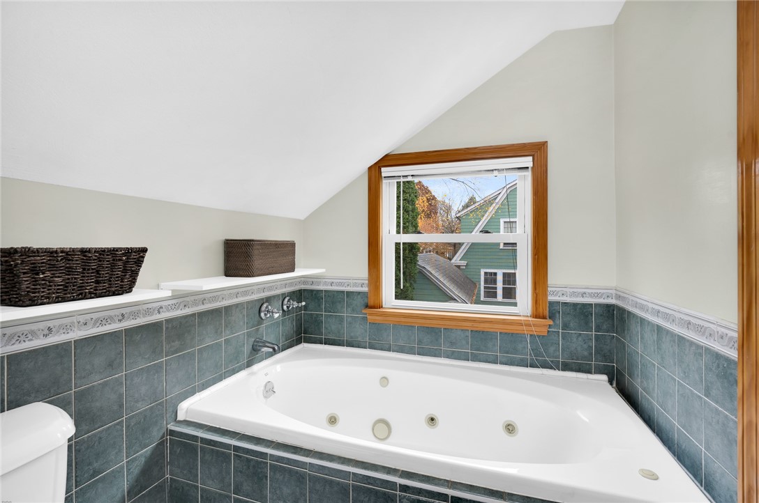 40 Memorial Road Providence, RI 02906 - Photo 11 of 19