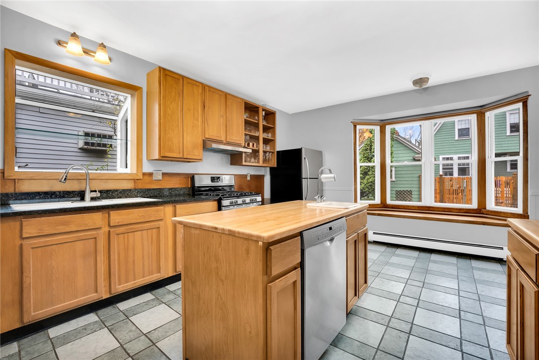 40 Memorial Road Providence, RI 02906 - Photo 5 of 19
