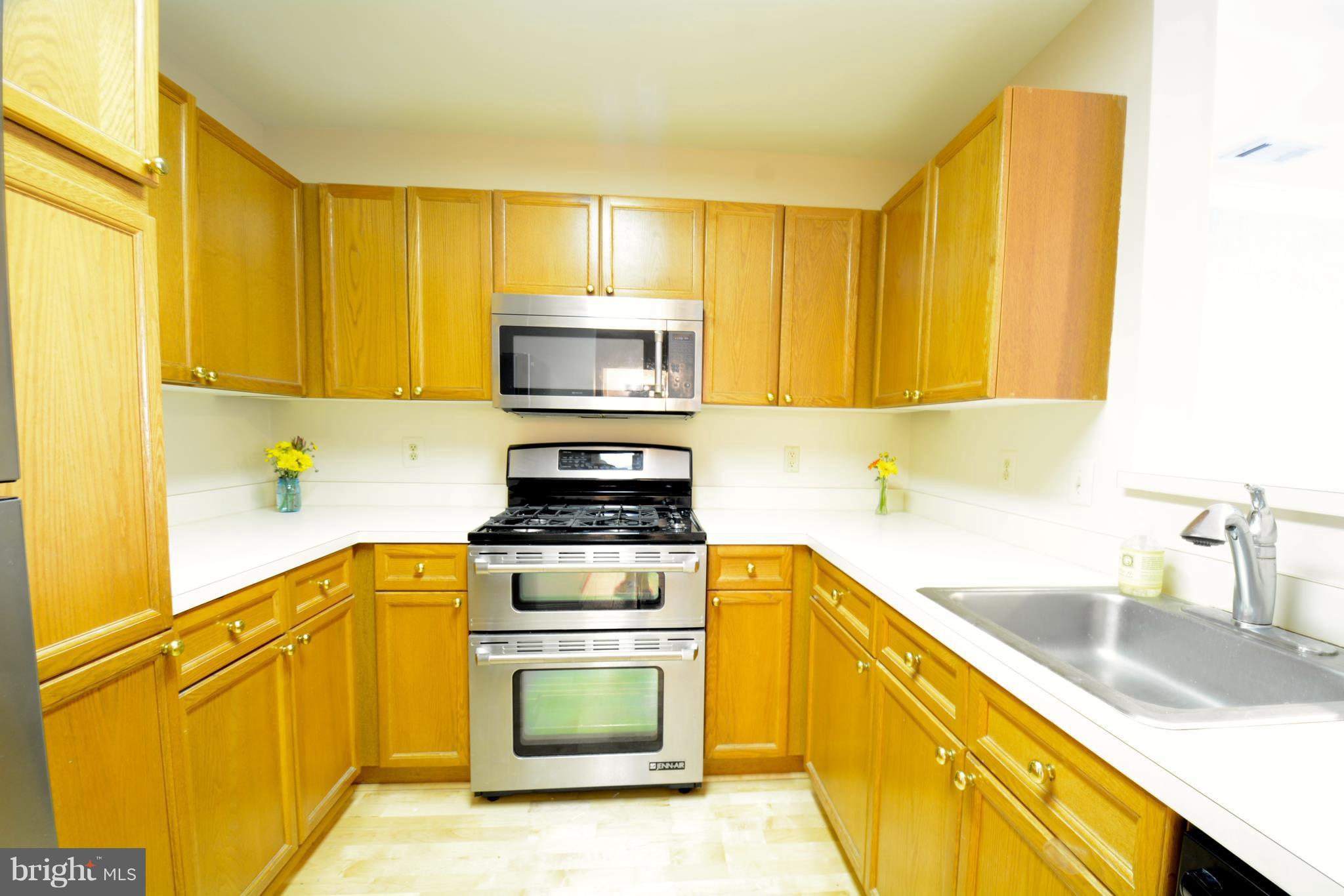 5575 Seminary Road, Unit 211 Falls Church, VA 22041 - Photo 4 of 15 Kitchen