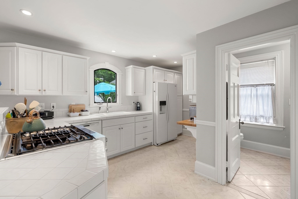 58 Brook Street Scituate, MA 02066 - Photo 5 of 42