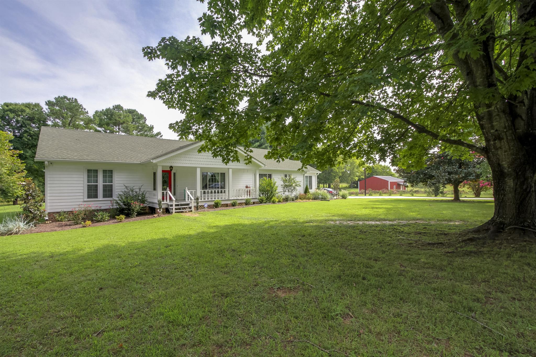 962 Alford Road Murfreesboro, TN 37129 - Photo 2 of 29 a front view of a house with garden