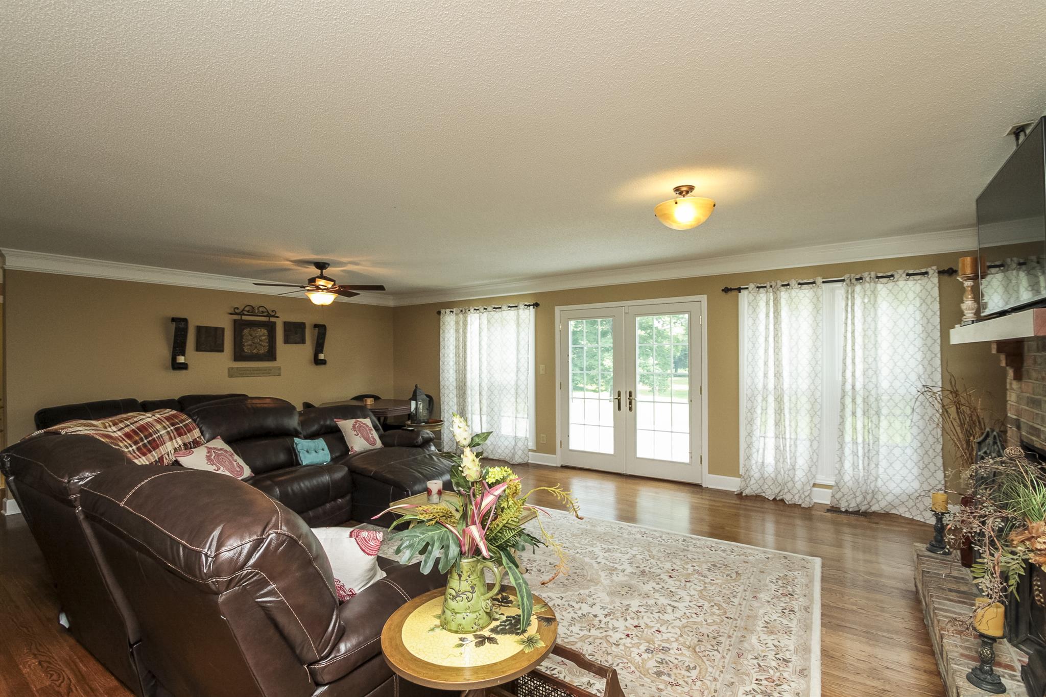 962 Alford Road Murfreesboro, TN 37129 - Photo 7 of 29 a living room with furniture and a flat screen tv