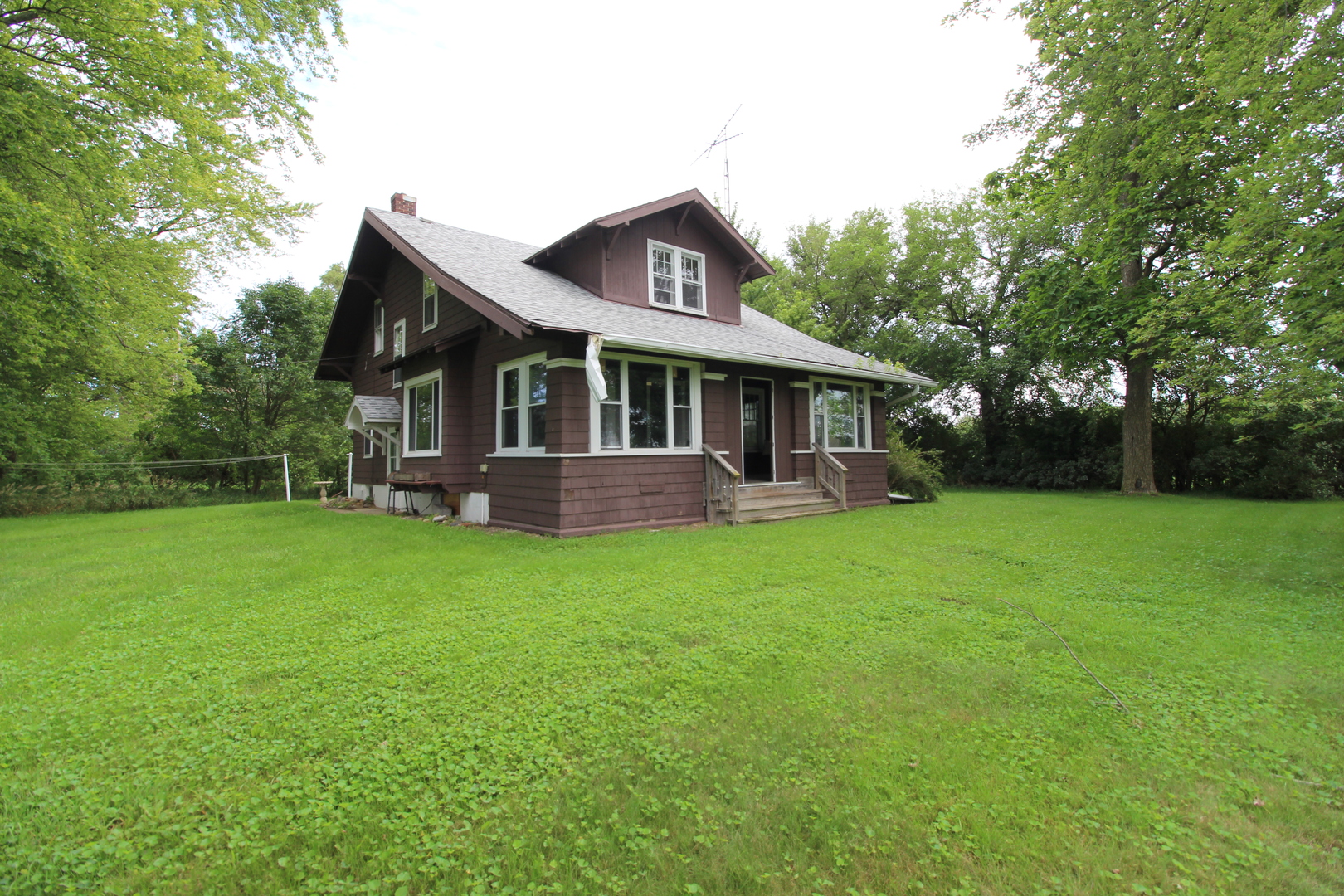 3523 West 2000 S Road Kankakee, IL 60901 - Photo 1 of 20 a front view of a house with garden