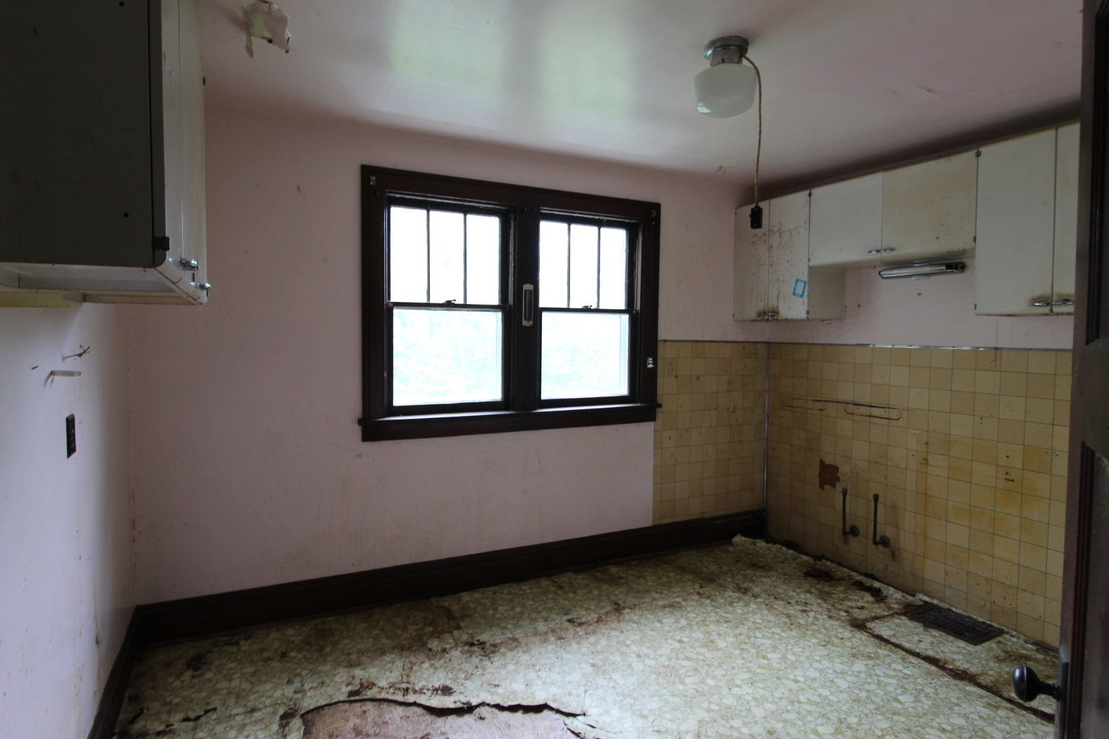 3523 West 2000 S Road Kankakee, IL 60901 - Photo 15 of 20 a view of a room with window
