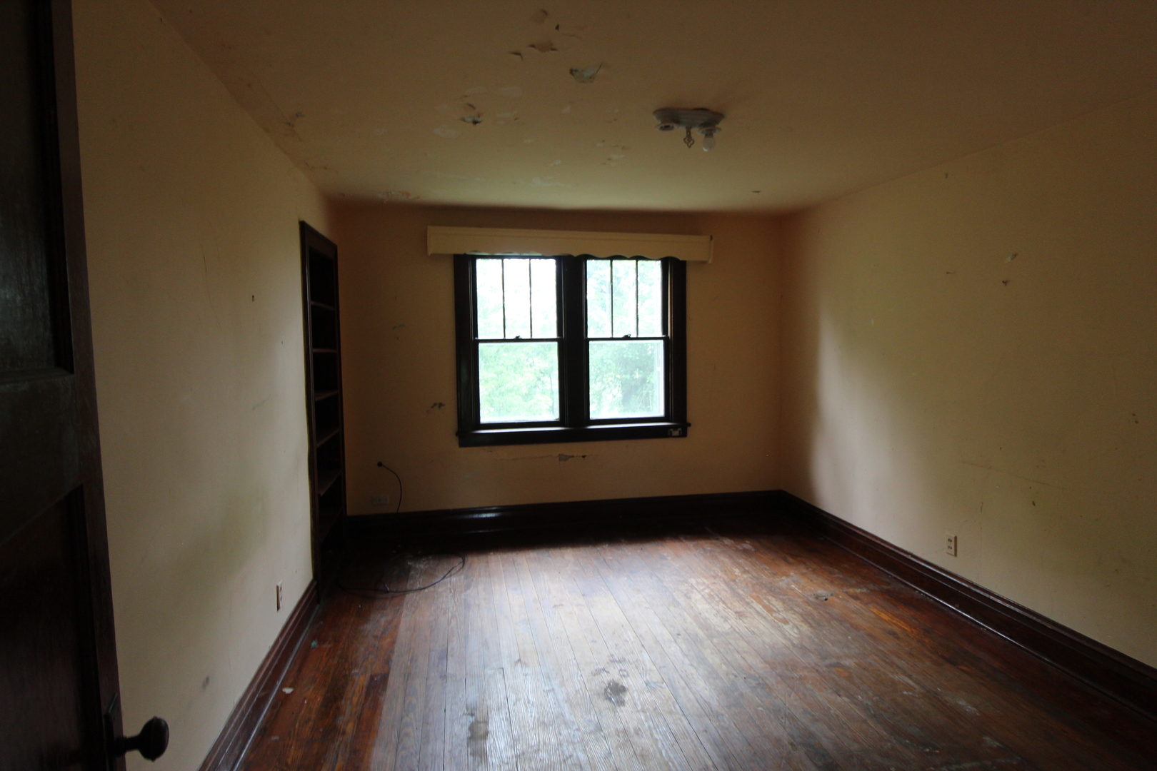 3523 West 2000 S Road Kankakee, IL 60901 - Photo 16 of 20 an empty room with wooden floor and windows